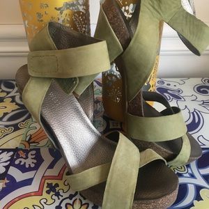 Nine West green criss cross sandals